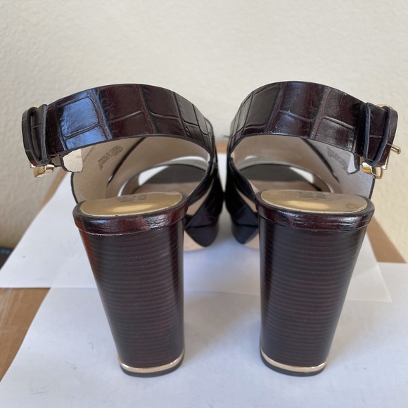 Michael kors croc print brown chunky heel with gold trimming - Picture 3 of 8